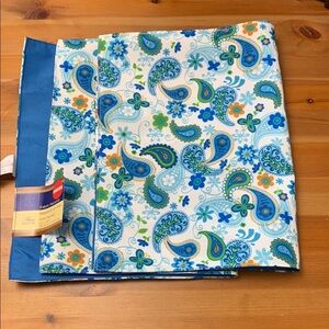 Home Collection NWT Set of 2 Reversible Placemats 18” by 12”